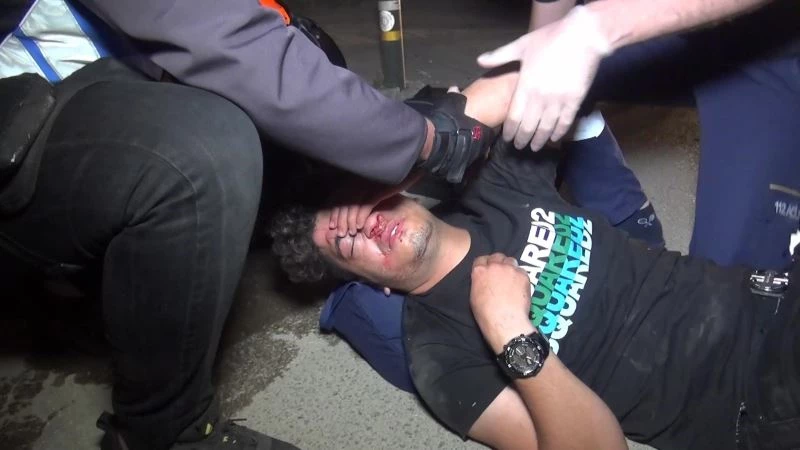 Kontrolü kaybeden sürücü karşı şeride uçup başka otomobile çarptı: 2 ağır yaralı
