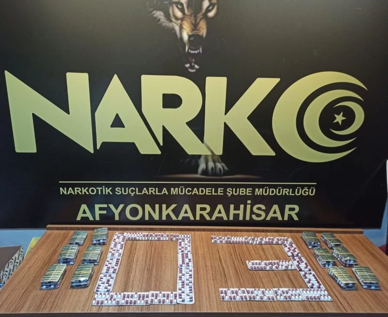 Otobüsteki yolcunun bagajından bin 20 adet uyuşturucu hap çıktı
