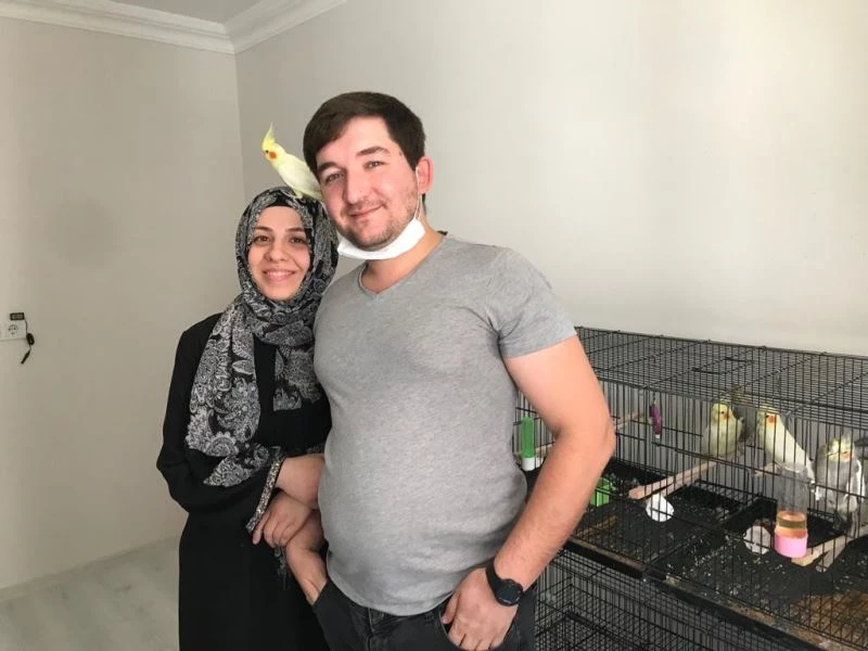 Sevgileriyle birlikte papağanları da arttı
