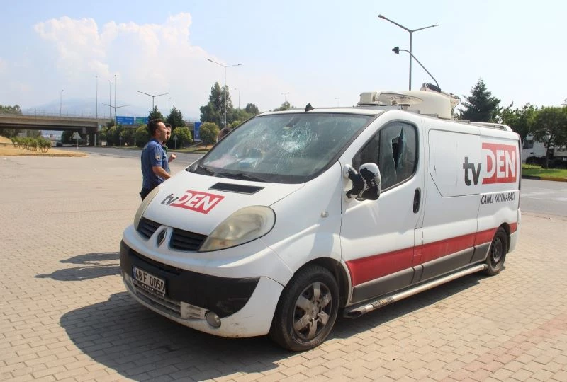 Yerel televizyonun yayın aracına saldırı
