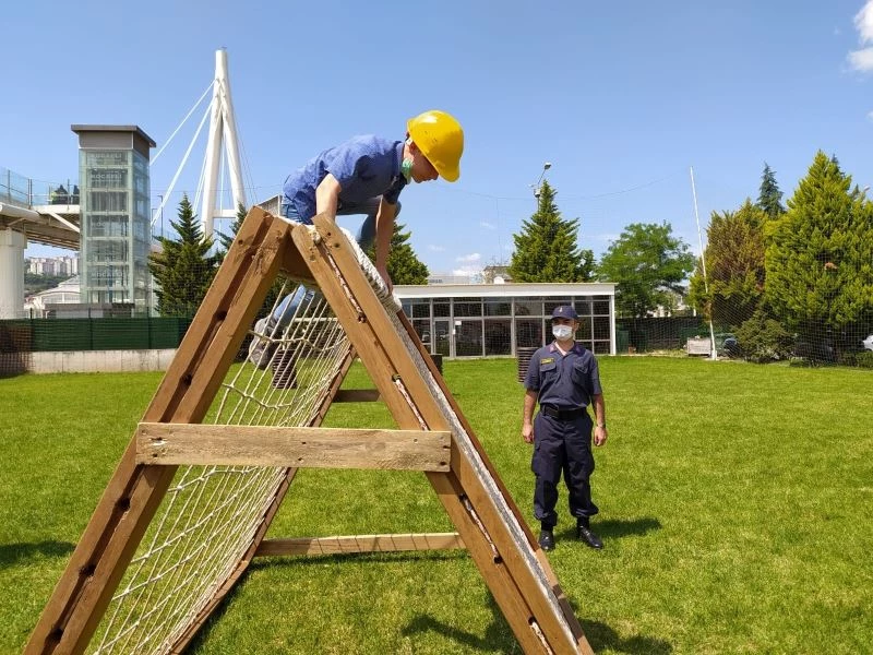 Öğrenciler komando parkurunda doyasına eğlendi

