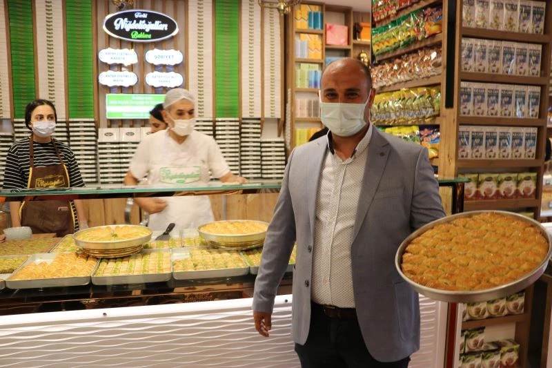 Niğde elmasından baklava ve lokum yaptılar
