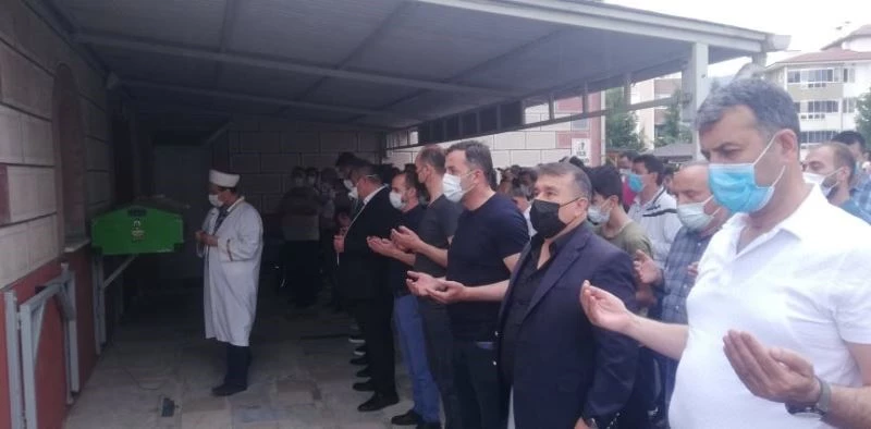 Kazada hayatını kaybeden minik Esma son yolculuğuna uğurlandı
