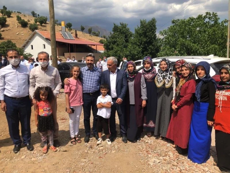 AK Parti heyeti karış karış gezdi
