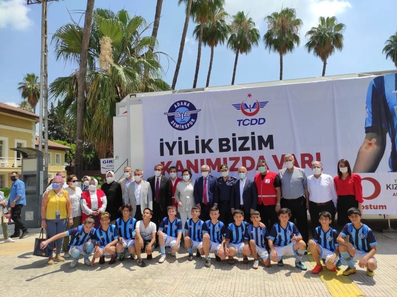 Adana’da gönüllü kan bağışçıları buluştu
