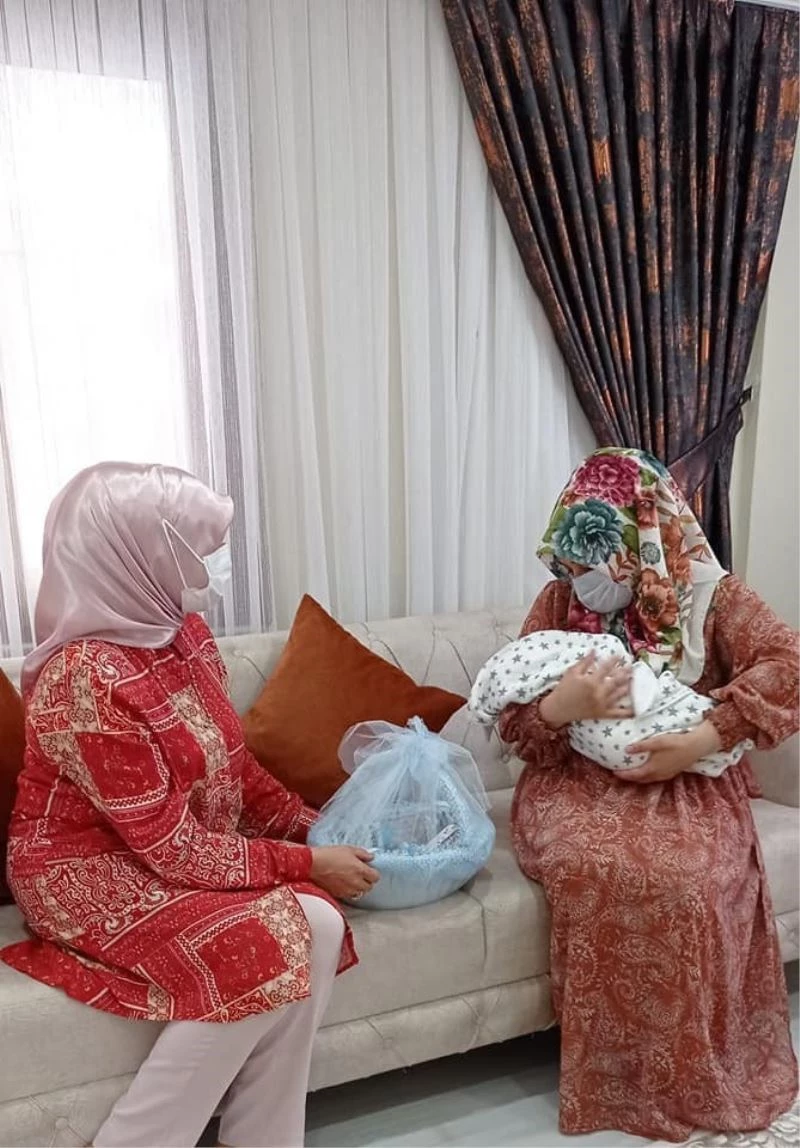Dilovası’nda yeni doğan bebeklere hediye
