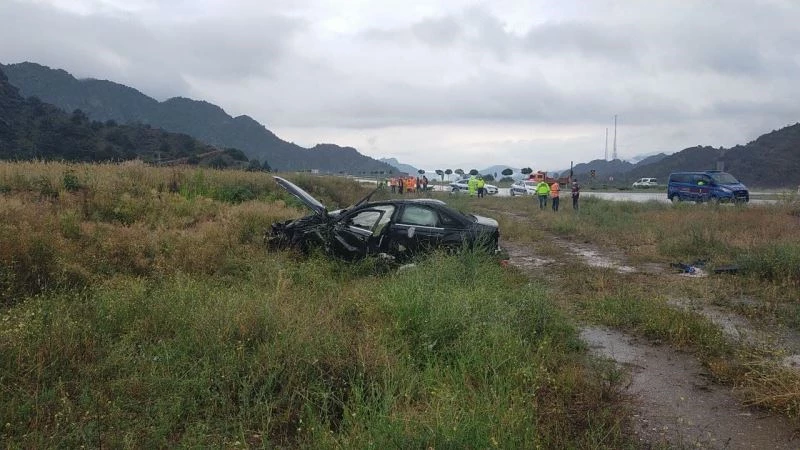 Kaygan yolda takla attı: 1 ölü, 2 yaralı
