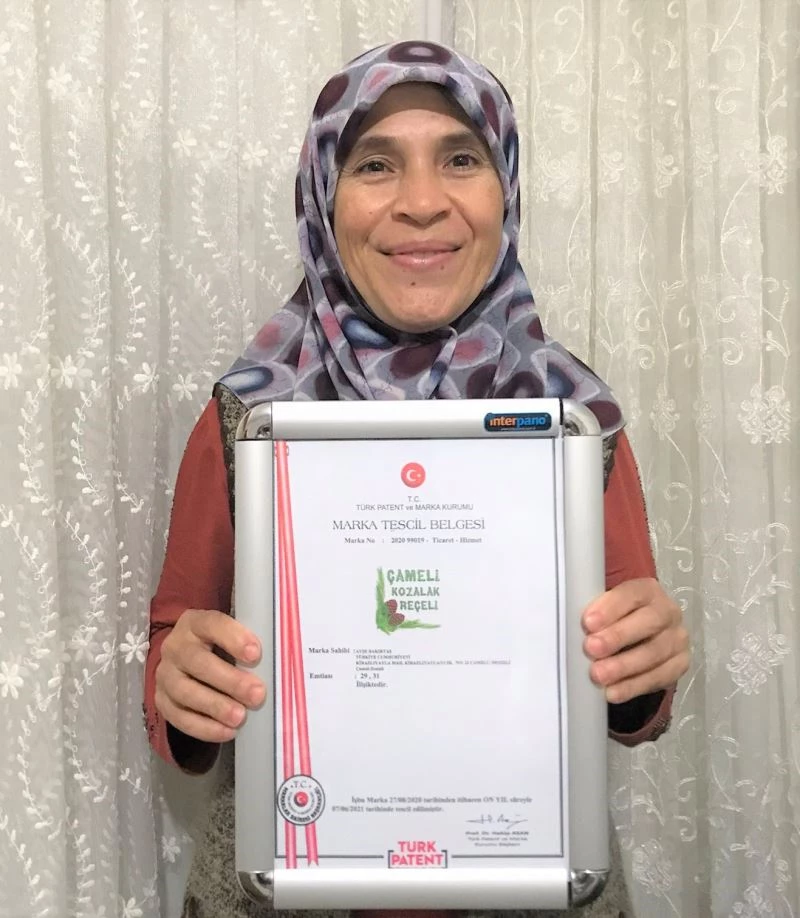 Elleriyle ürettiği ‘Çameli Kozalak Reçelinin’ patentini aldı
