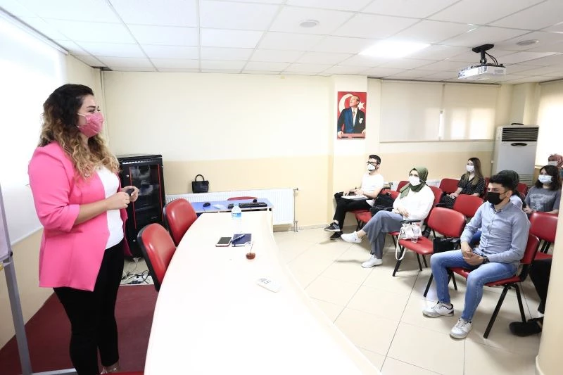 Diksiyon, sunuculuk ve spikerlik eğitimi başladı
