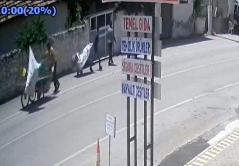 Kağıt toplayıcısı süsüyle evlerden hırsızlık
