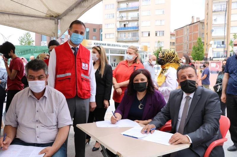 AK Parti’den, ’İyilik Kanımızda’ sloganı ile kan bağış kampanyasına destek
