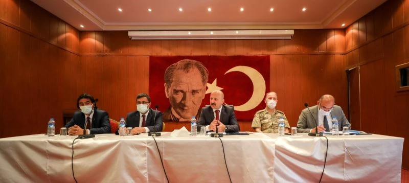 Vali Varol, Taşlıçay’da muhtarlarla bir araya geldi
