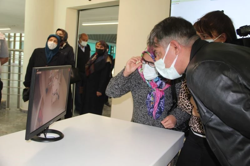 Yoğun bakım servisine yerleştirilen kameralar hastaları yakınları ile buluşturuyor
