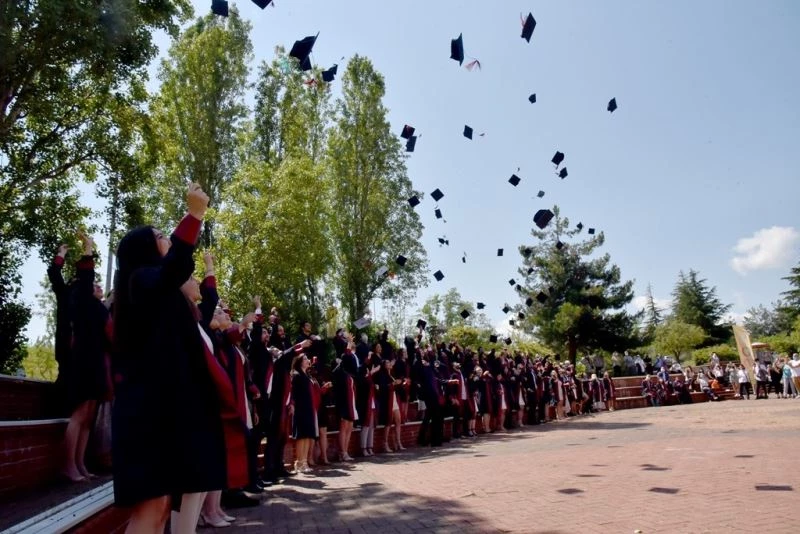 Veteriner Fakültesinin mezuniyet sevinci
