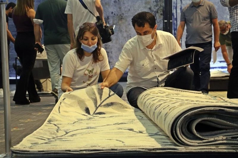 Güneş ve suya dayanıklı halılar Antalya’da görücüye çıktı
