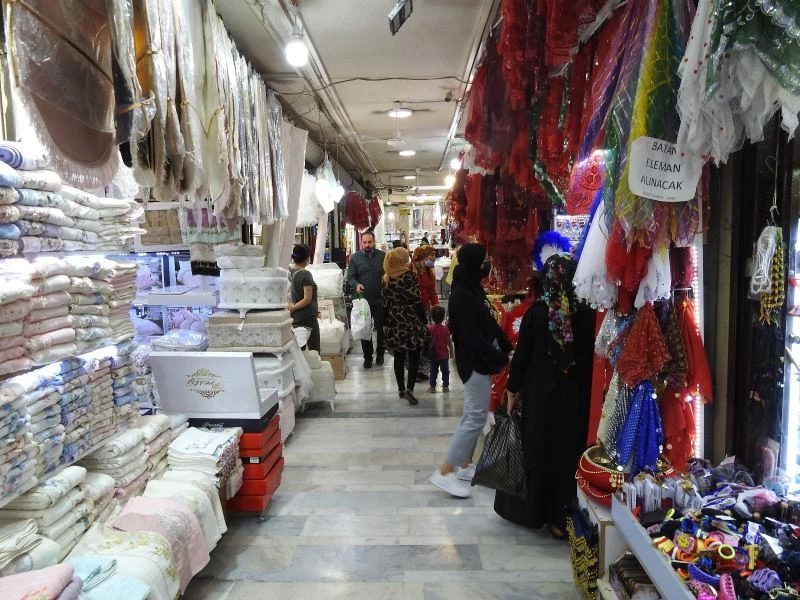 Normalleşme başladı kına ve çeyiz malzemelerine talep arttı
