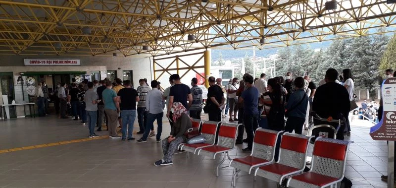 SGK’lılar aşılanmak için hastanelere koştu
