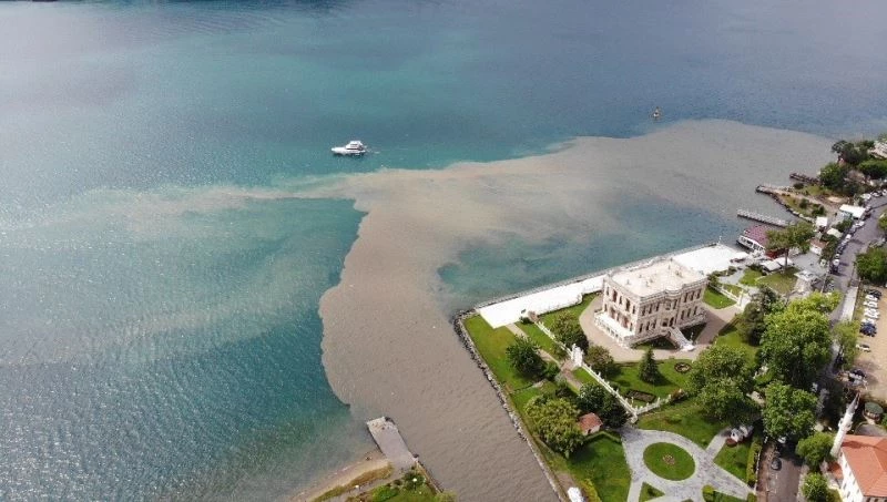 İstanbul Boğazı çamura bulandı
