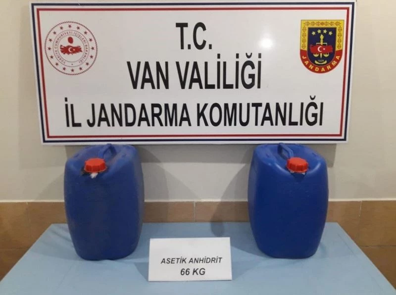 Başkale’de 66 litre asetik anhidrit ele geçirildi
