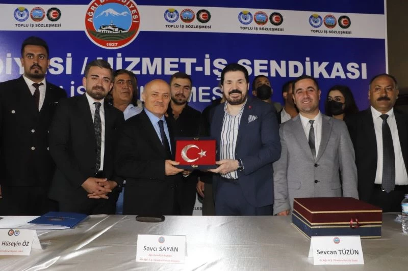 Ağrı belediye işçilerinin maaşına zam yapıldı
