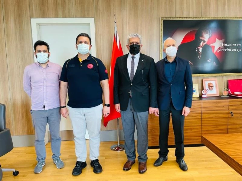 Başkan Küpeli: “Sağlık çalışanlarına minnet borçluyuz”
