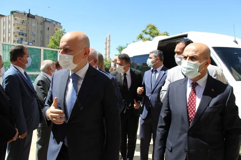 Ulaştırma ve Altyapı Bakanı Karaismailoğlu: 