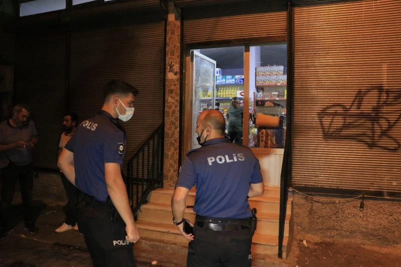 Yüzü maskeli şüpheli tarafından bakkalda silahlı saldırıya uğradı
