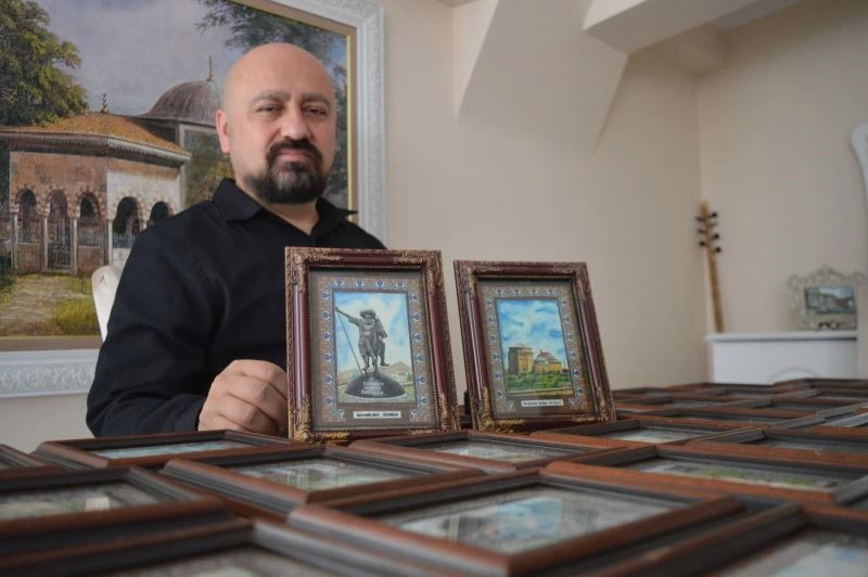 (ÖZEL) Memleket hasreti müzik hocasını ressama dönüştürdü
