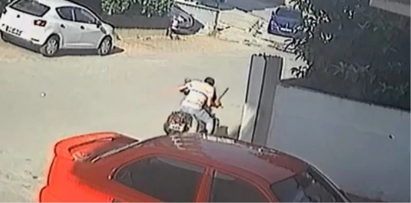 Çalmadan önce güvenlik kamerasının açısını keserle değiştirmeye çalıştı
