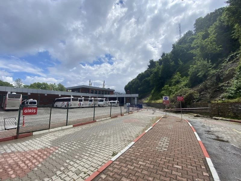 Terminalde heyelanlar devam ediyor
