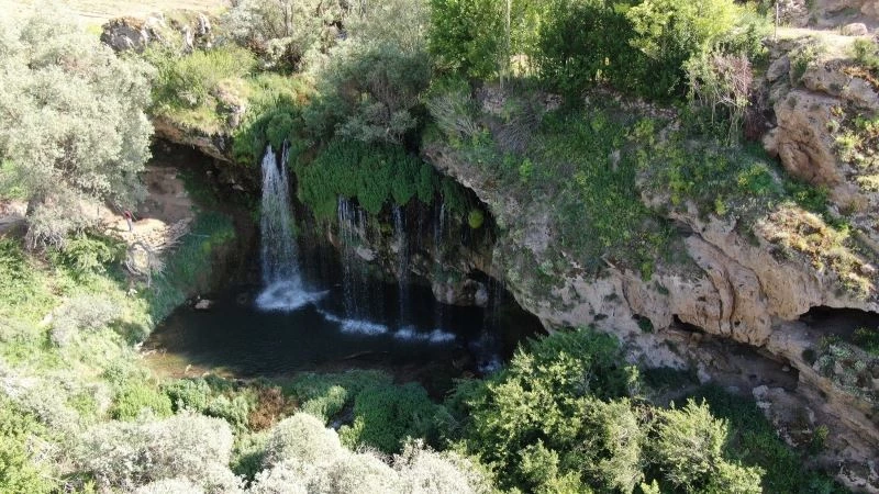 Her mevsim ayrı güzel, Yıldız şelalesinde ilkbahar mevsimi
