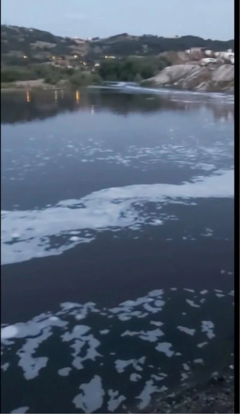 (Özel) Balıkesir’de çevre felaketi...Susurluk’tan geçen çay köpürdü

