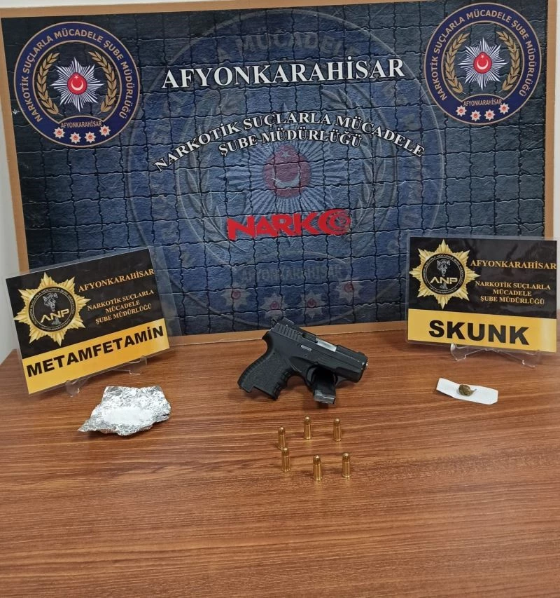 Şüphe üzerine durdurulan araçta uyuşturucu maddeler ele geçirildi
