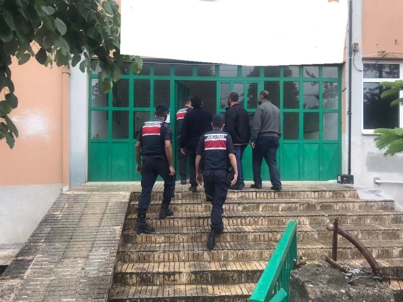 Eski okul binasını sahte ilaç üretiminde kullandılar
