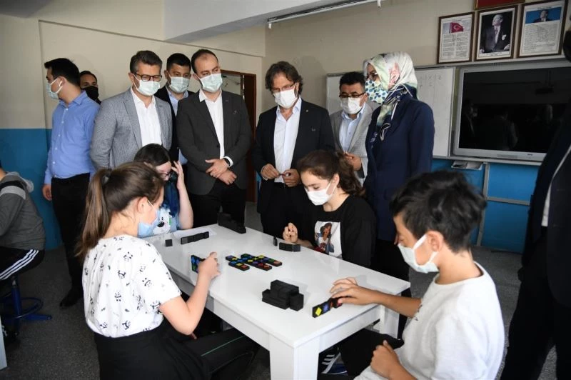 Büyükşehir’in bilim tırı Kocaavşar’da
