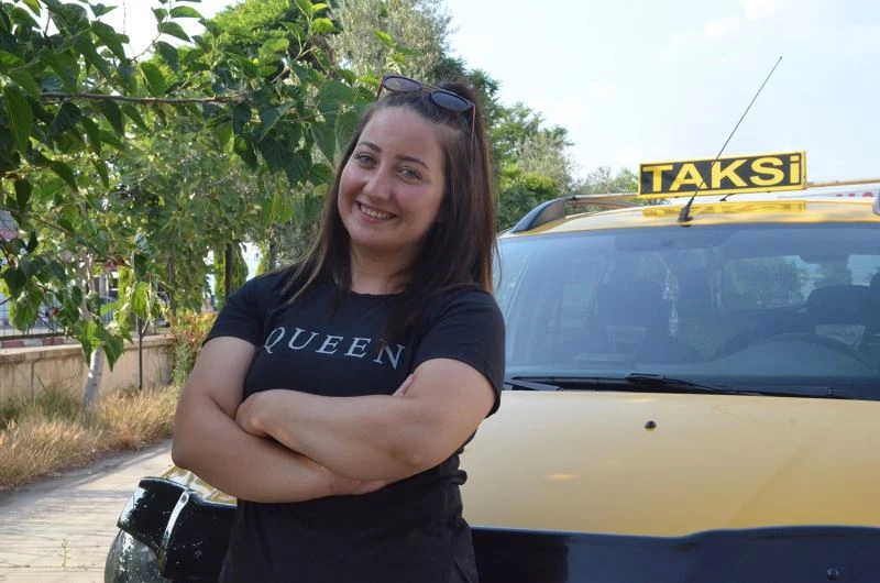 Otomobil tutkusu 24 yaşındaki Seda’yı taksici yaptı
