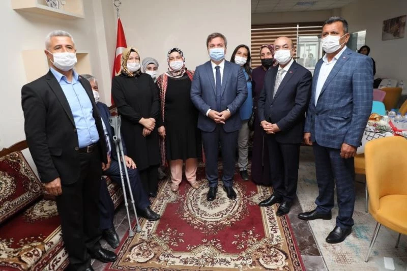 Otizmli öğrenci velileriyle muhtar arasındaki küslük giderildi
