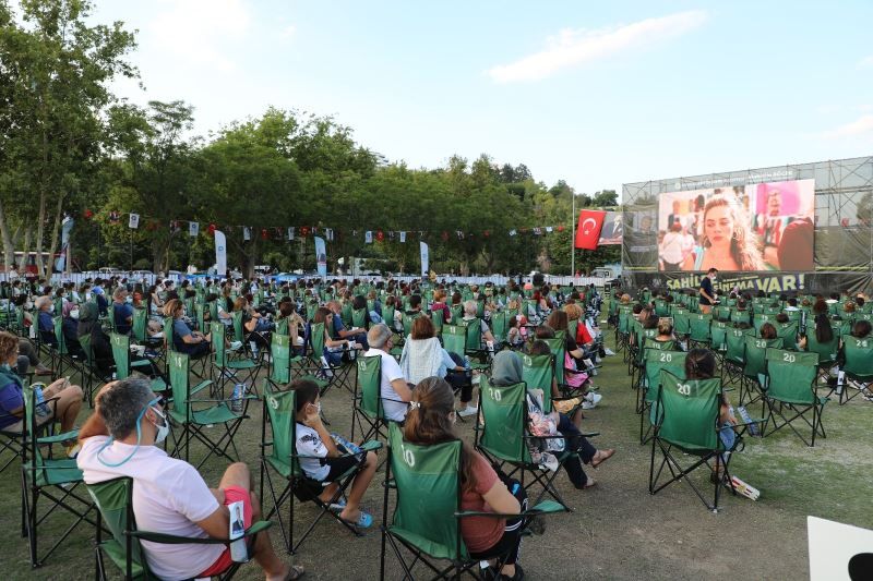 ’Sahilde Sinema Var’ etkinliği Antalyalıları buluşturdu
