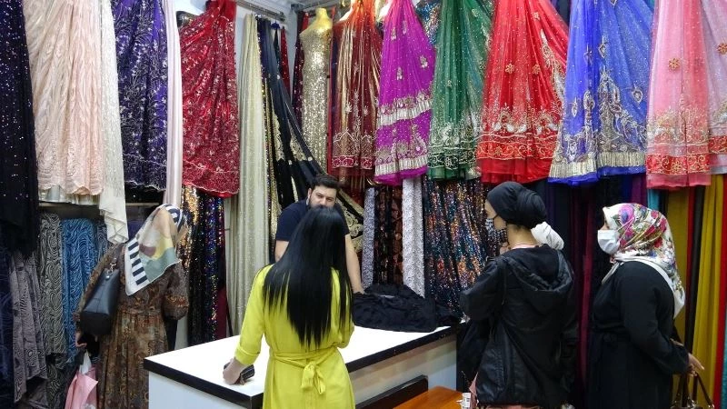 (Özel) Düğünlerin başlaması yöresel kıyafetlere ilgiyi arttırdı
