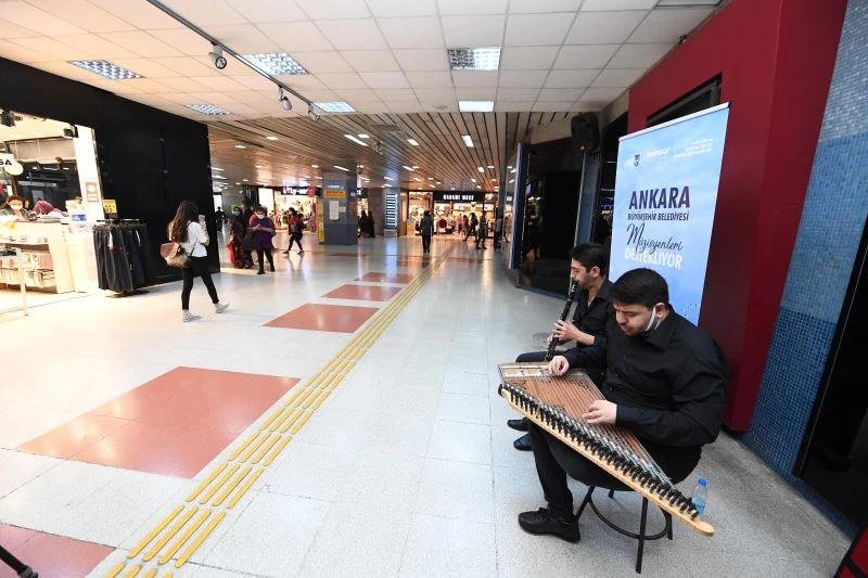 Müzisyenler ‘Mutluluk Sahneleri’ne, Başkentliler müziğe kavuştu
