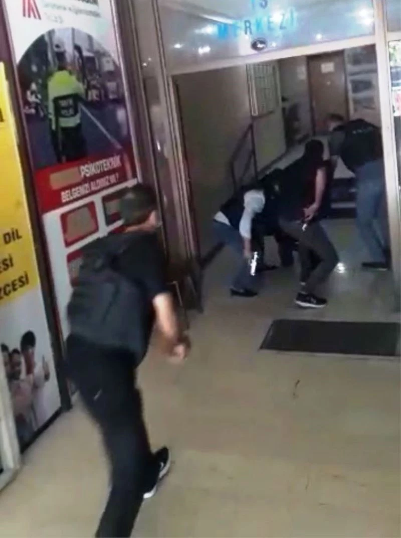HDP saldırganı böyle yakalandı: O anlar kamerada
