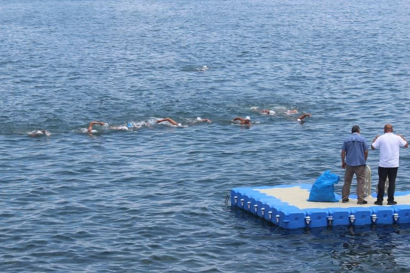 Dünya sağlık çalışanları ve dostluk için Sochi’den Giresun’a yüzdüler
