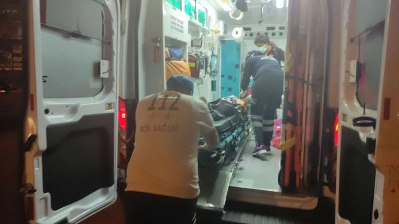 Trafik magandası kendisi uyaran otomobile 16 el ateş etti: 1 yaralı
