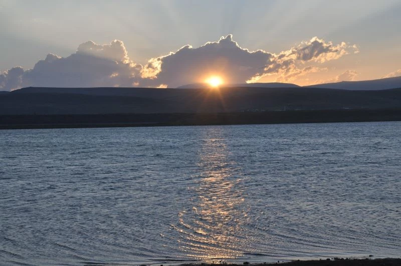 Kars’ta gün batımında kartpostallık görüntüler
