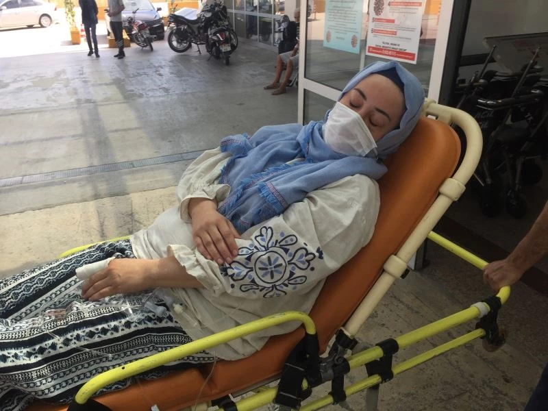 İYİ Partili meclis üyesi, kendisinden boşanan eşini mahkeme çıkışı bıçakladı
