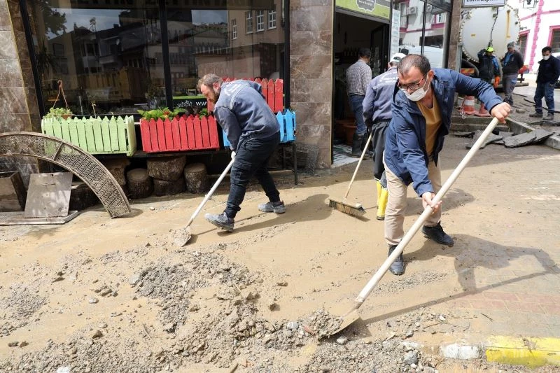 Türkyılmaz’dan Tirilye’ye geçmiş olsun ziyareti
