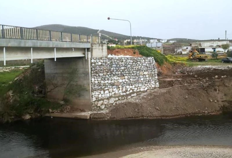 Yoğun yağışların aşındırdığı köprü onarıldı
