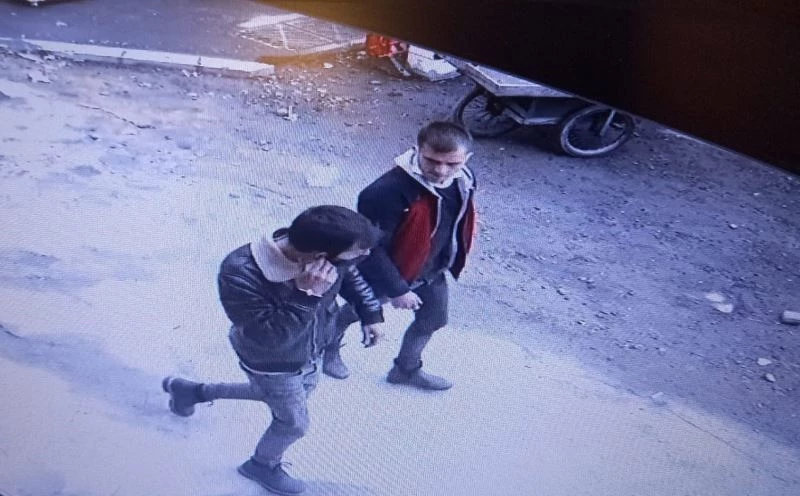 (Özel) İstanbul’da gasp dehşeti: Bonzai içirip bayılttıkları taksiciyi soydular
