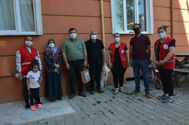 Kızılay, babaları yalnız bırakmadı
