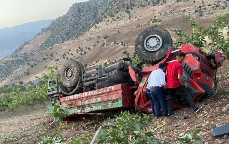 Siirt’te yangını söndürmeye giden itfaiye aracı şarampole yuvarlandı: 2 yaralı
